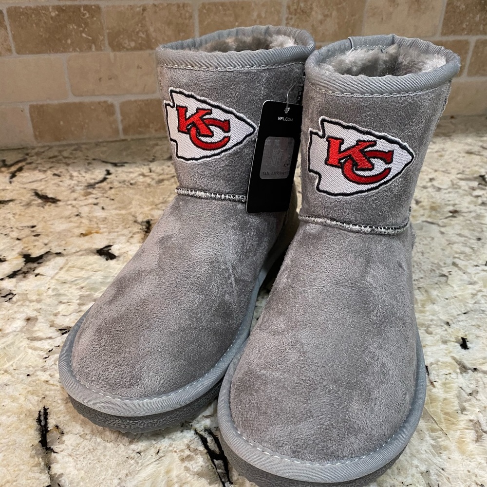 New with tags NFL Kansas City gray boots, size 6